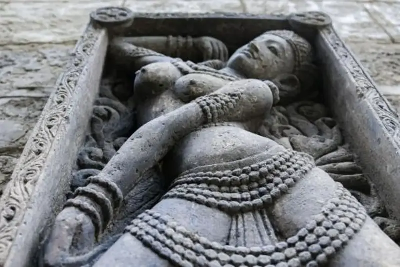 Product image of the product “Relief Figures in rect frame, in various motive and sizes. Lady figure | 100 cm ”